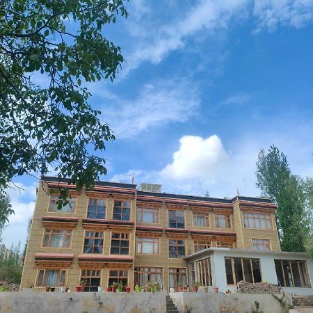 Hotel Alpine Ladakh Leh Bagian luar foto