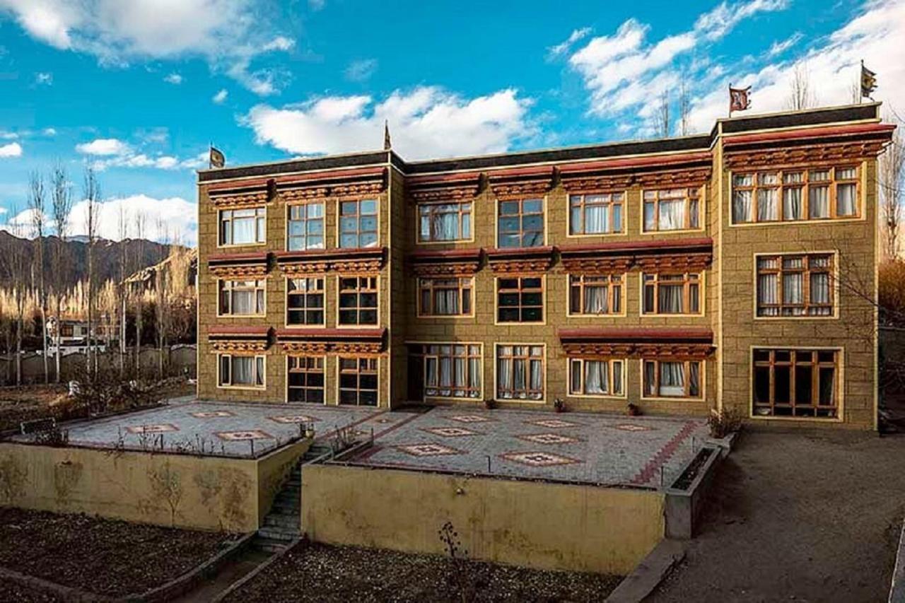 Hotel Alpine Ladakh Leh Bagian luar foto