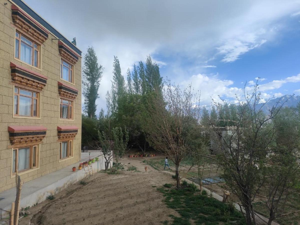 Hotel Alpine Ladakh Leh Bagian luar foto