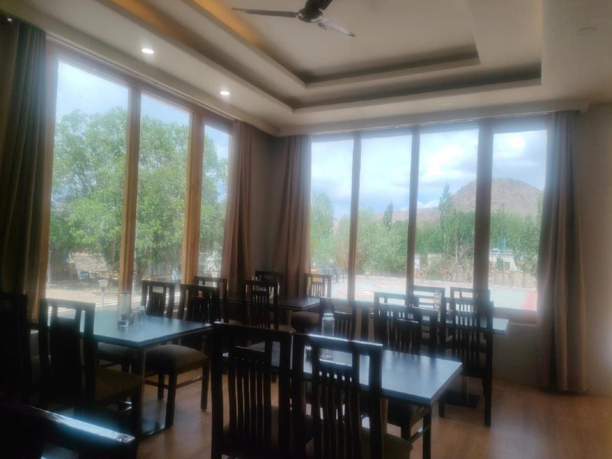 Hotel Alpine Ladakh Leh Bagian luar foto