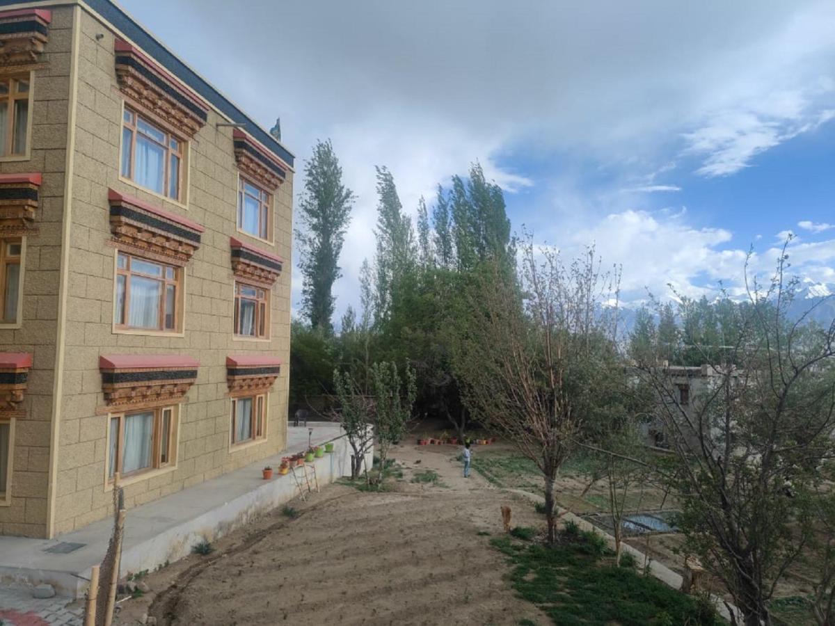 Hotel Alpine Ladakh Leh Bagian luar foto