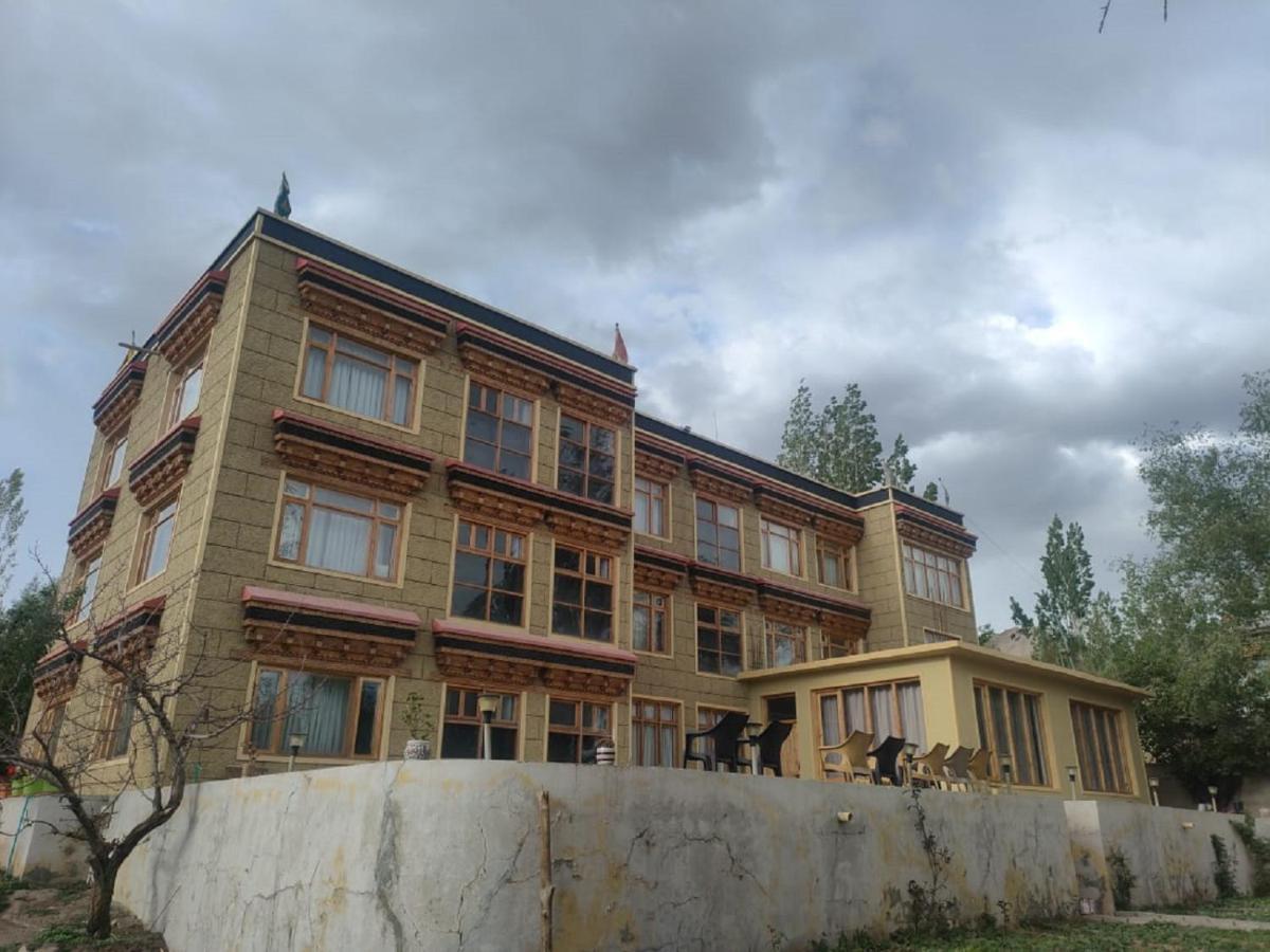 Hotel Alpine Ladakh Leh Bagian luar foto