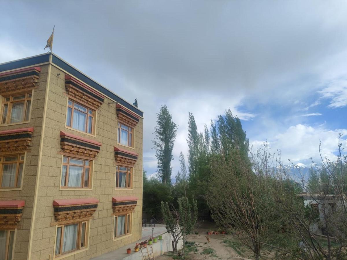 Hotel Alpine Ladakh Leh Bagian luar foto